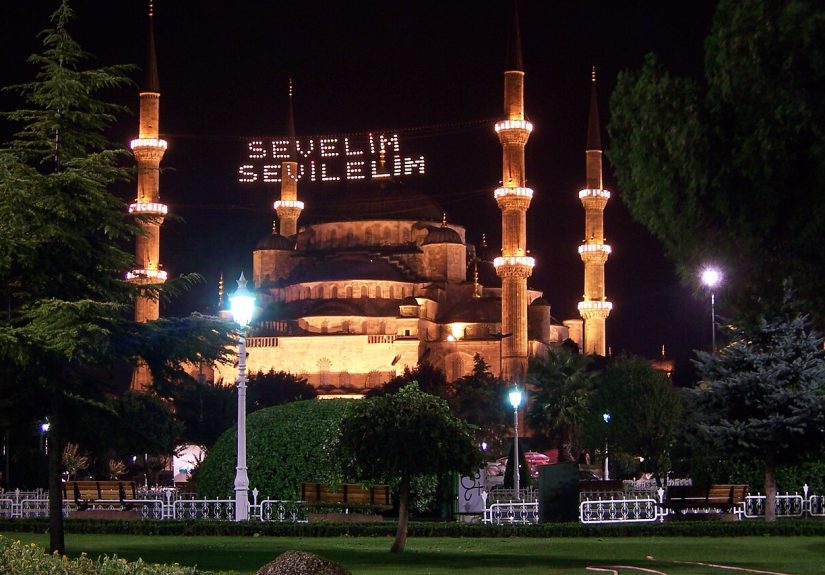 Sultan_Ahmed_Mosque_mahya3